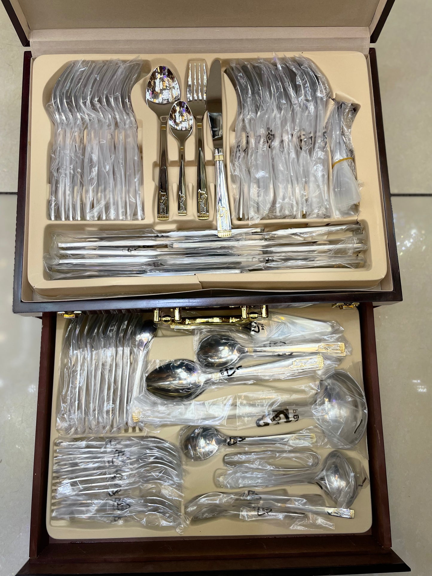 Cutlery set, 84 peices