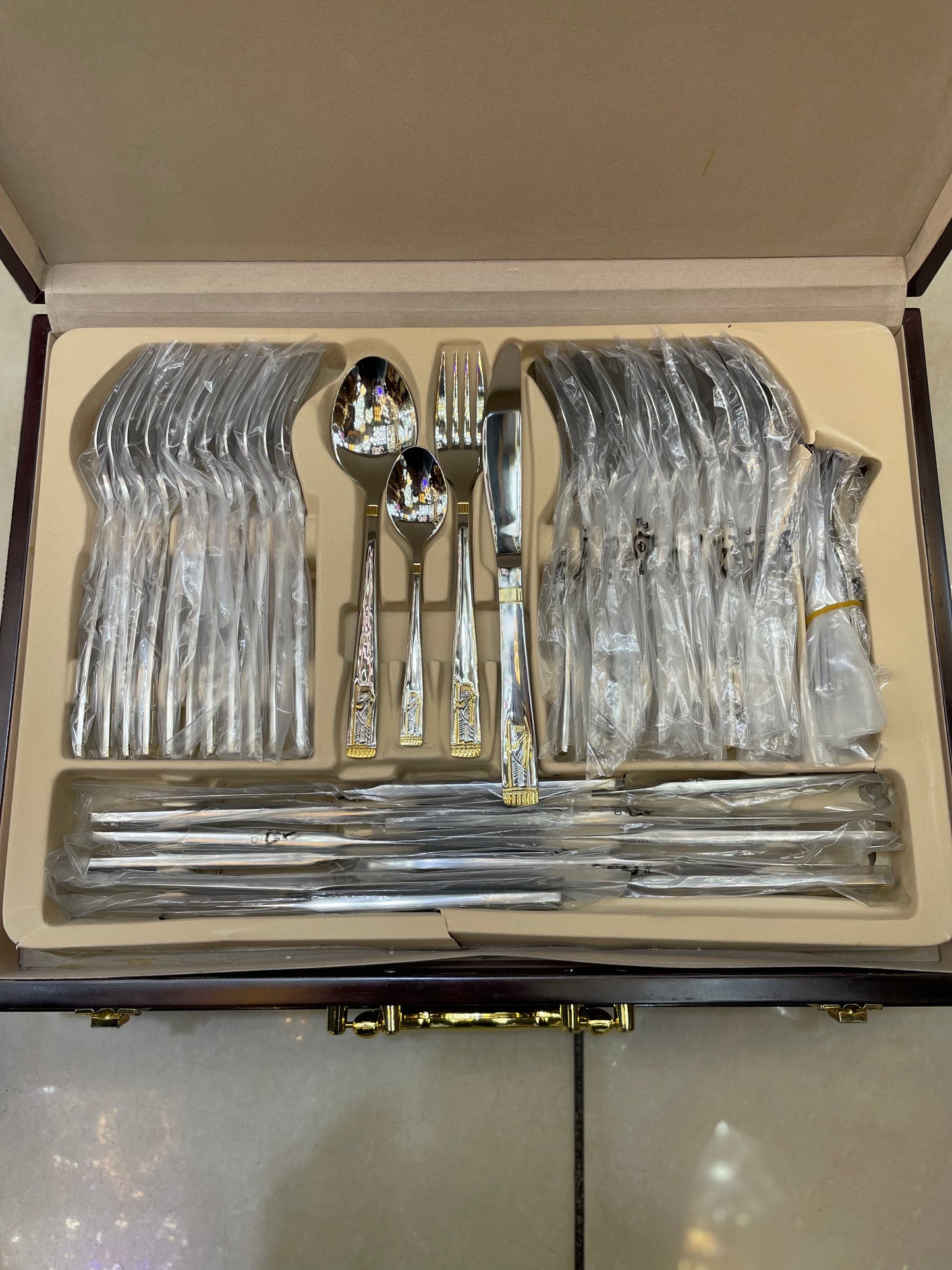 Cutlery set, 84 peices