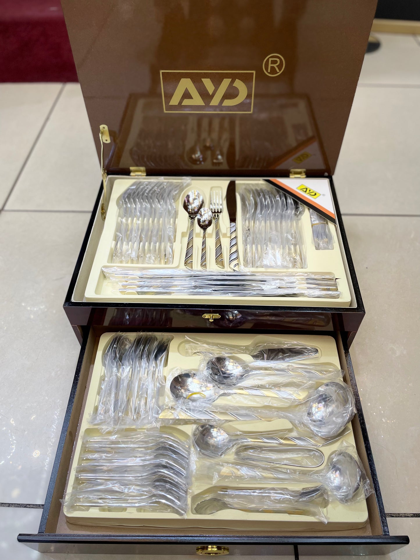 Cutlery set, 84 peices