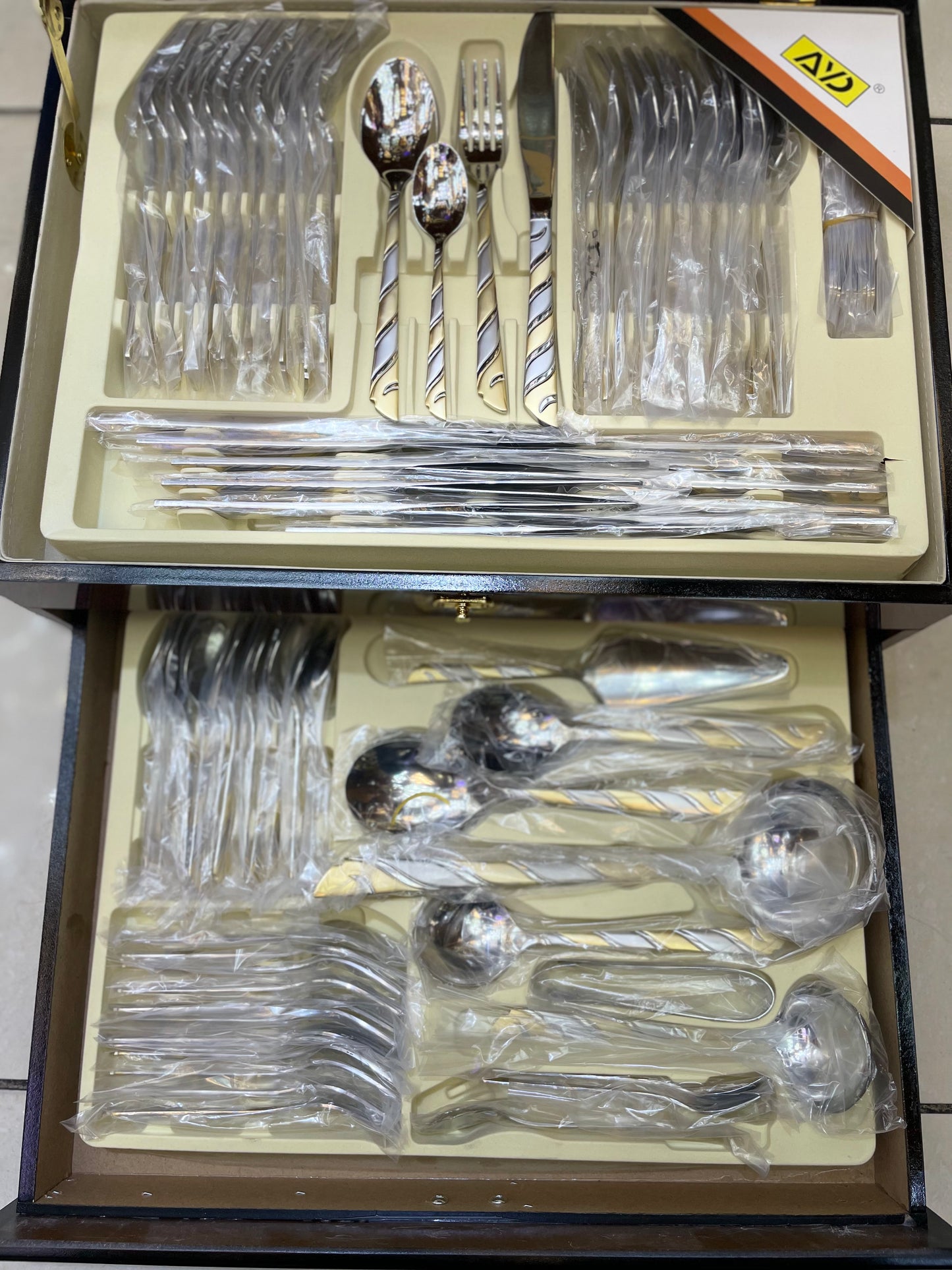 Cutlery set, 84 peices