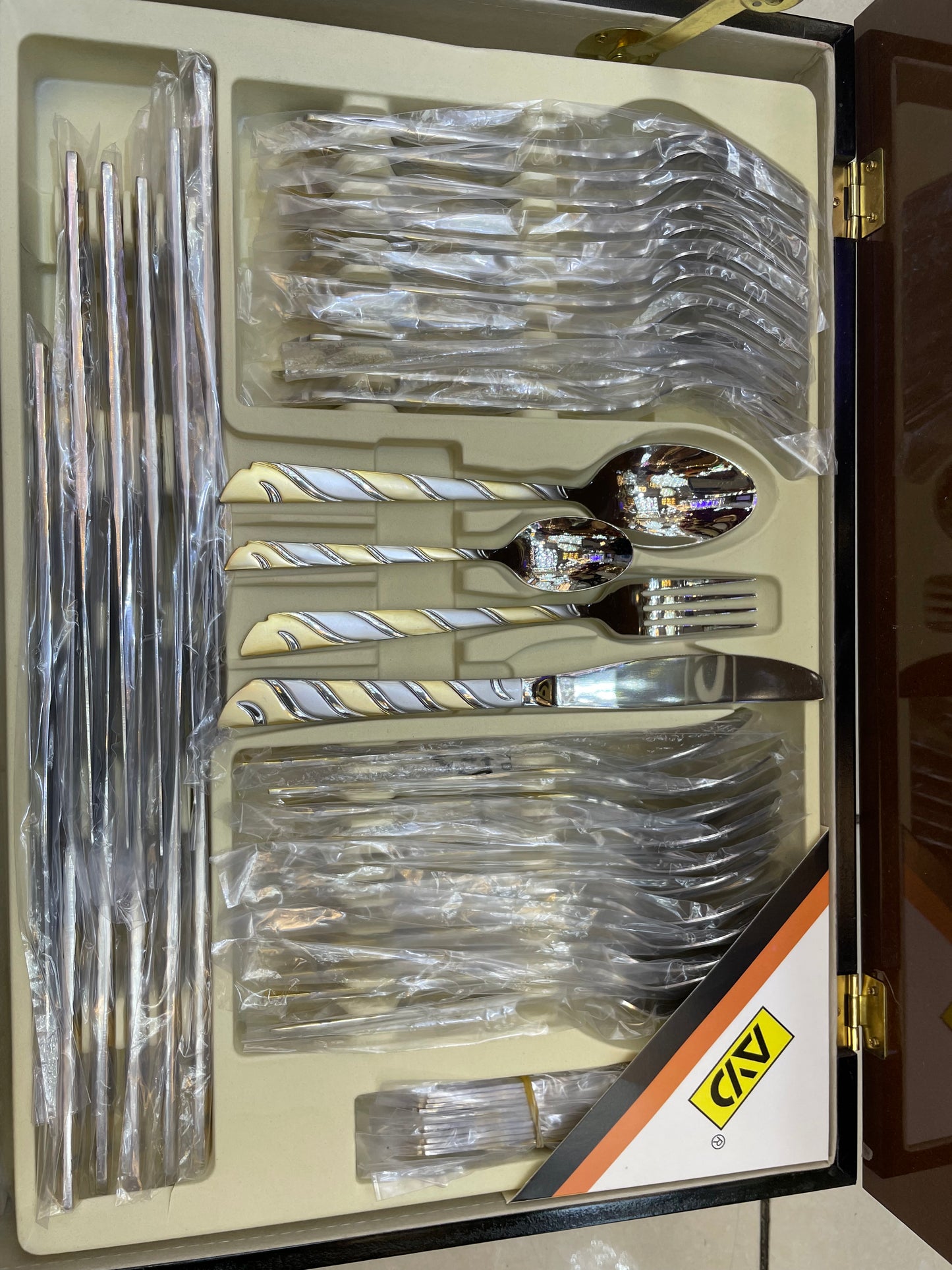 Cutlery set, 84 peices