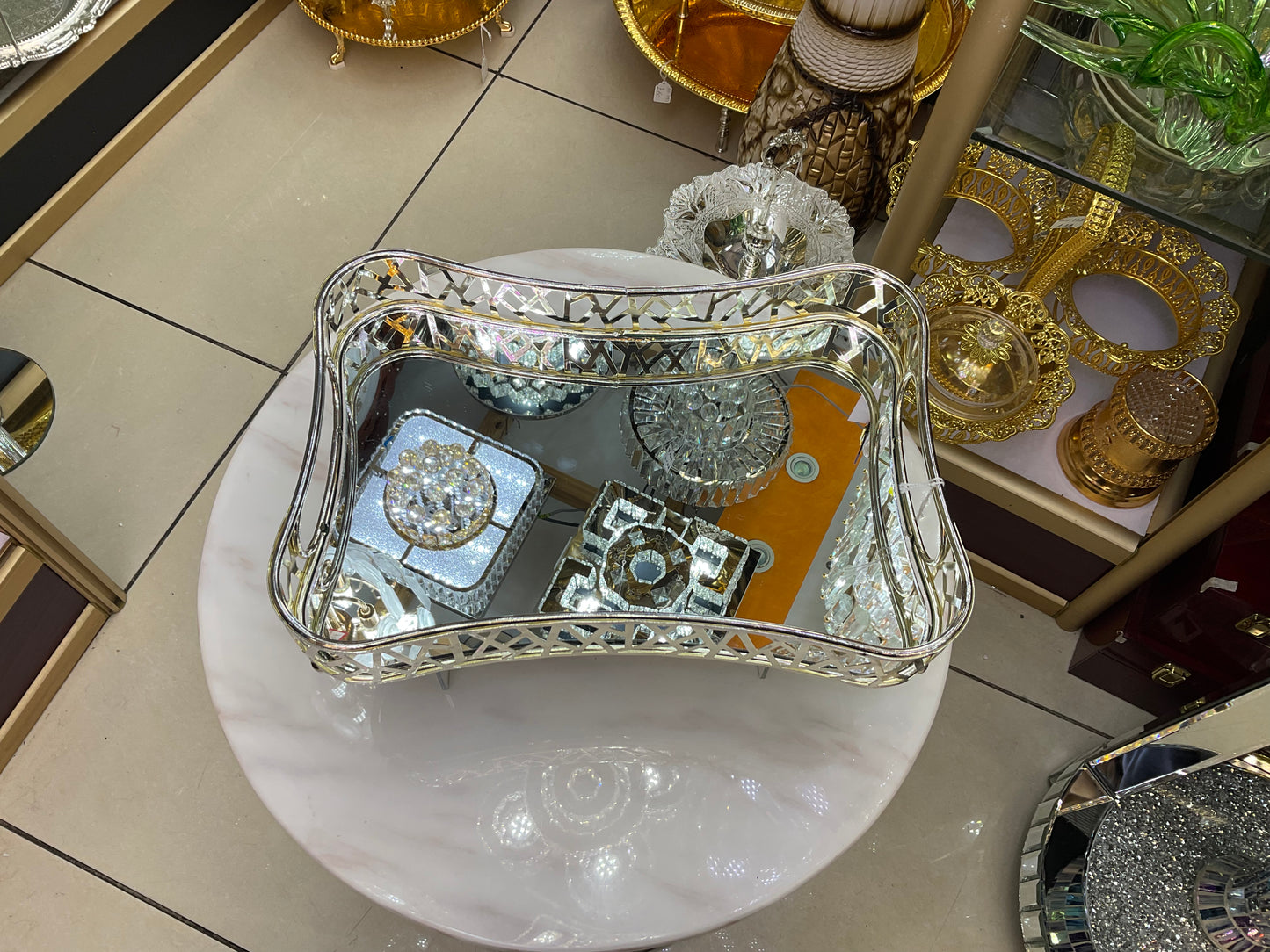 Rectangular mirror tray