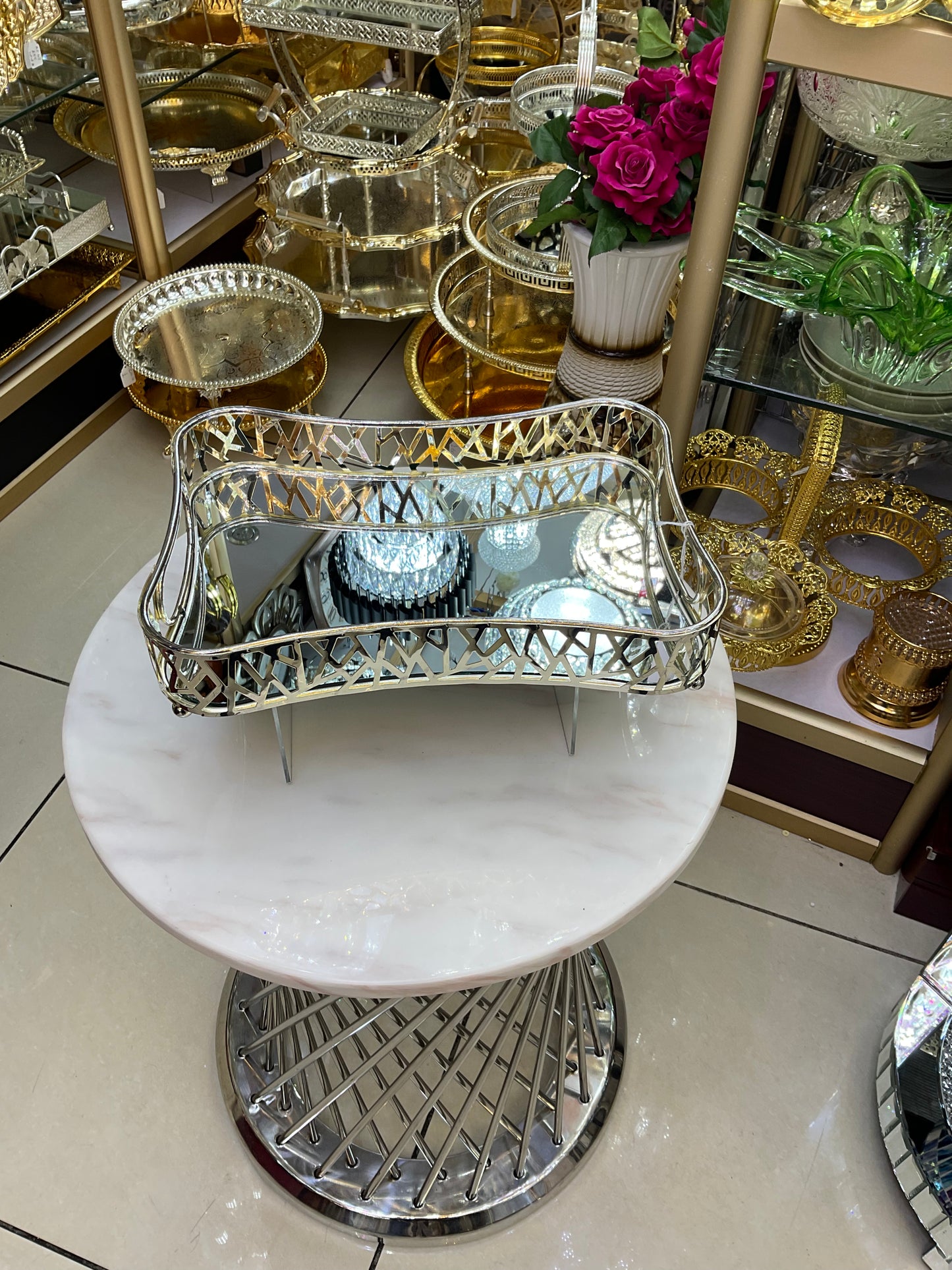 Rectangular mirror tray