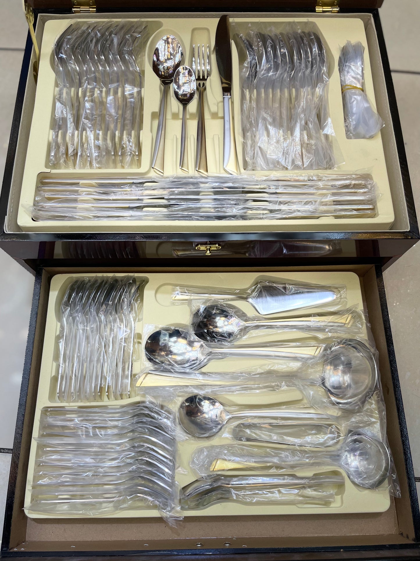 Cutlery set, 84 peices