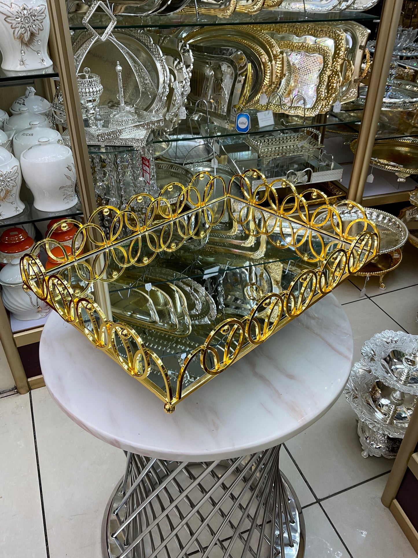 Rectangular mirror tray