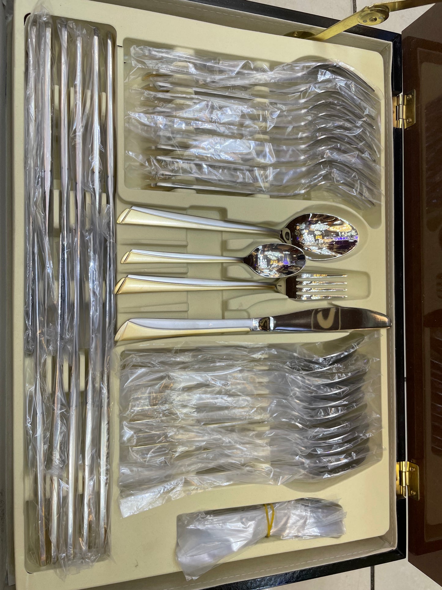 Cutlery set, 84 peices