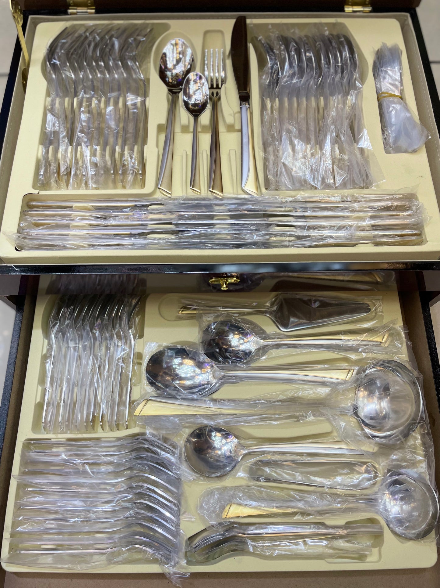 Cutlery set, 84 peices