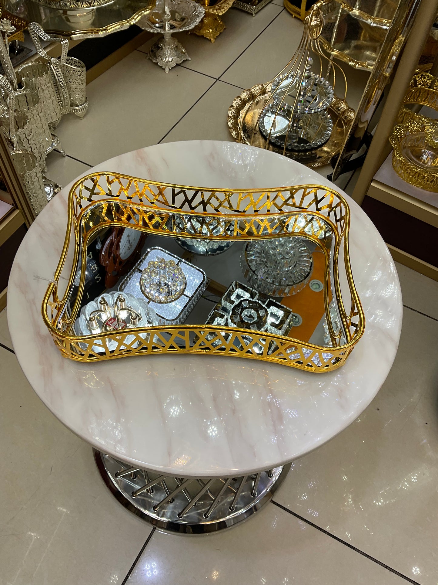 Rectangular mirror tray