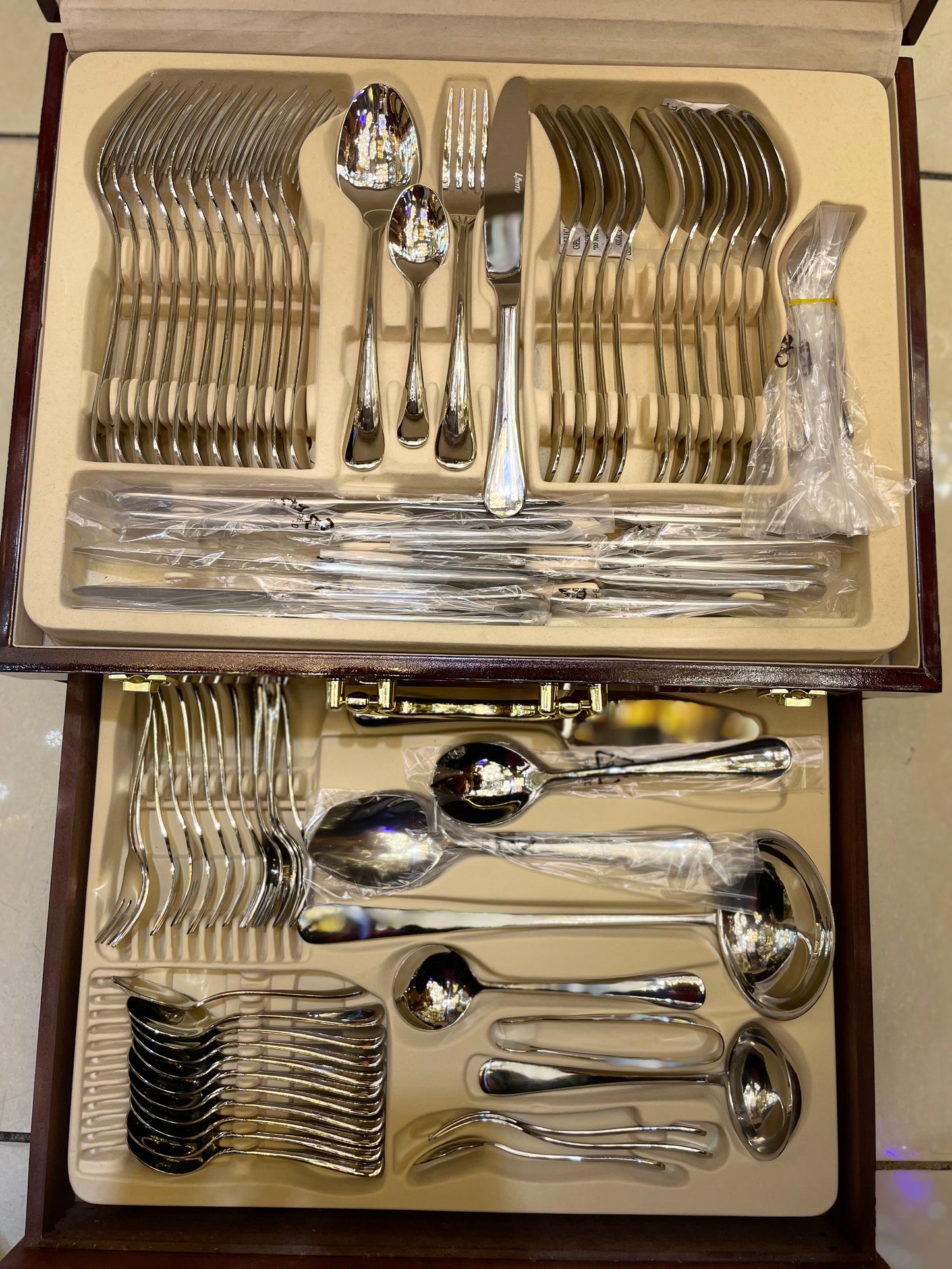 Cutlery set, 84 peices