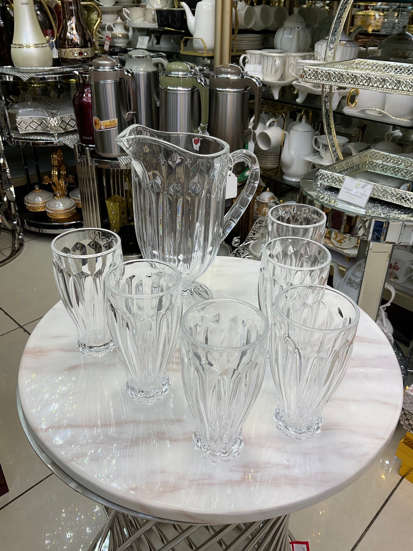 Water set, a jug and 6 glasses