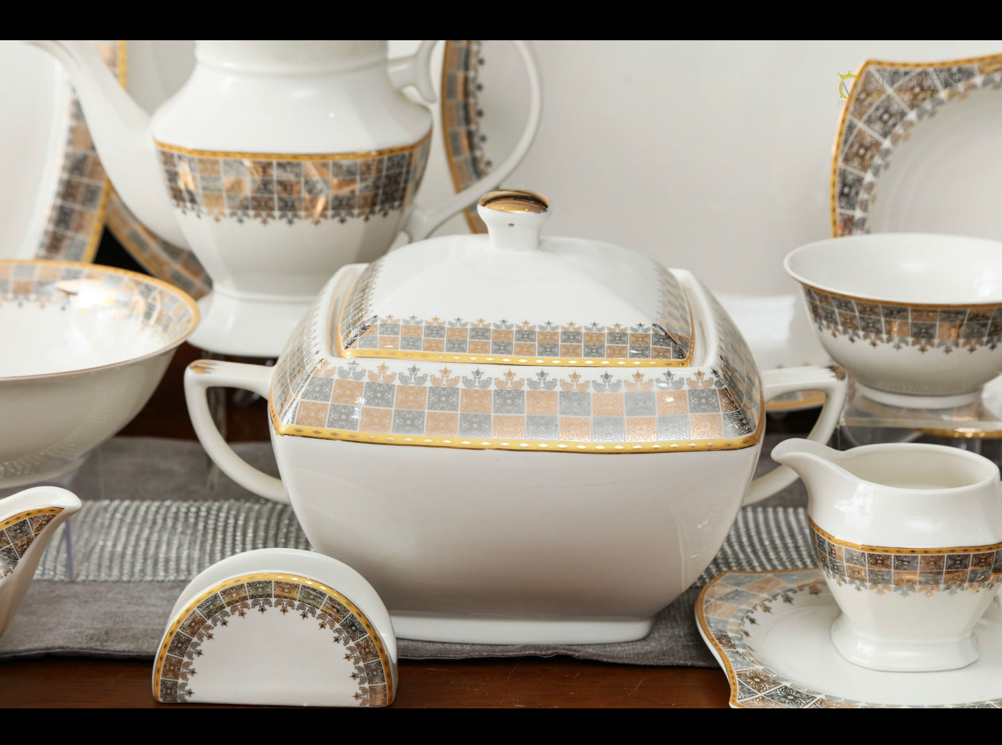 Dinner set
